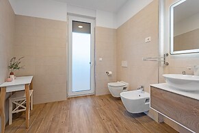 Villa With Pool, Game Room, Garden
