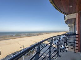 Central Seafront Apartment in Koksijde