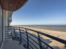 Central Seafront Apartment in Koksijde