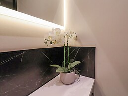The Salisbury Apartment 401