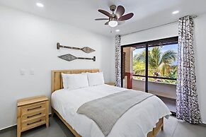 Modern Split-Level 2-Bedroom Condo with Pools, Terrace & Easy Beach Ac