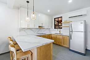 Modern Split-Level 2-Bedroom Condo with Pools, Terrace & Easy Beach Ac