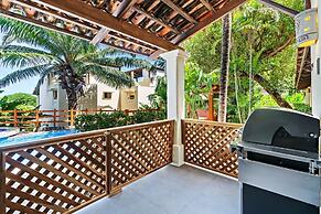 Modern Split-Level 2-Bedroom Condo with Pools, Terrace & Easy Beach Ac
