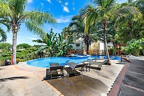 Modern Split-Level 2-Bedroom Condo with Pools, Terrace & Easy Beach Ac