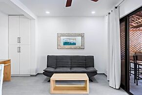 Modern Split-Level 2-Bedroom Condo with Pools, Terrace & Easy Beach Ac