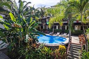 Modern Split-Level 2-Bedroom Condo with Pools, Terrace & Easy Beach Ac