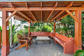 Modern Split-Level 2-Bedroom Condo with Pools, Terrace & Easy Beach Ac