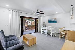 Modern Split-Level 2-Bedroom Condo with Pools, Terrace & Easy Beach Ac