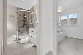 Attractive Apartment in Peroj With Terrace