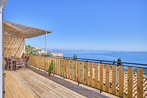 Christine's Seaview by Corfuescapes
