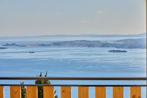 Christine's Seaview by Corfuescapes