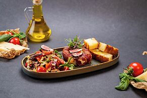 HOW Boutique and Hotel