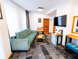 HOW Boutique and Hotel