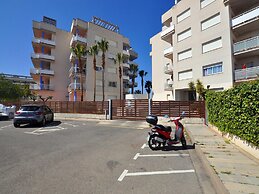Apartment in Roses With Large Terrace