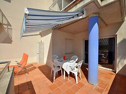 Apartment in Roses With Large Terrace