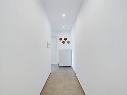 E1 18th Floor Studios, Sea & Beach Views