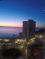 E1 18th Floor Studios, Sea & Beach Views