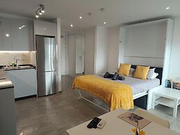 E1 18th Floor Studios, Sea & Beach Views