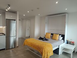 E1 18th Floor Studios, Sea & Beach Views