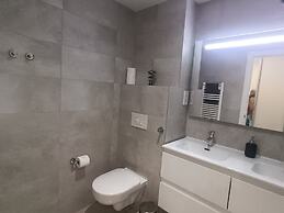 E1 18th Floor Studios, Sea & Beach Views