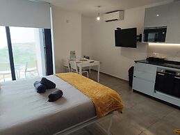 E1 18th Floor Studios, Sea & Beach Views