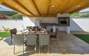 Relaxing Villa Near Porec With Pool