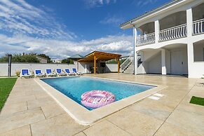 Relaxing Villa Near Porec With Pool