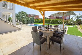 Relaxing Villa Near Porec With Pool