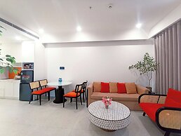 2 Bedrooms Apartment In Sunset Town