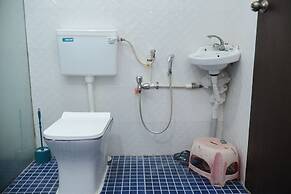 Sam's Outhouse Stay
