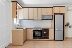 Nikiana Beach Modern Apartment