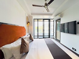 White Pearl Colaba