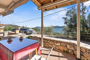 Cosy Nikiana Beach Apartment