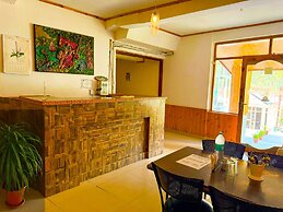 Hotel Alpine Manali