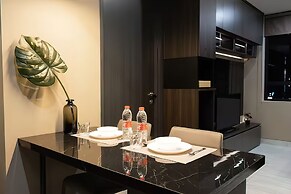 Premium Collins Boulevard Near Airport