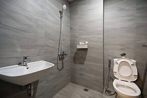 Premium Collins Boulevard Near Airport