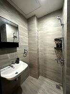 Premium Collins Boulevard Near Airport