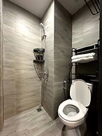 Premium Collins Boulevard Near Airport