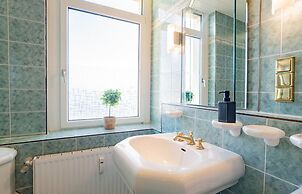 Spacious Apartment In Strausberg - Sleeps 6