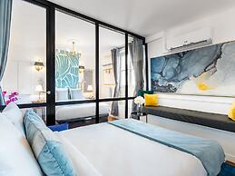 Merveil Luxury Suites - Royale - Saint Honore view