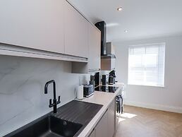 The Salisbury Apartment 404