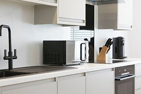 The Salisbury Apartment 204