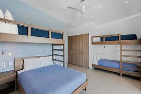 Luxurious Ultramodern Property with Private Suites, Infinity Pool, and