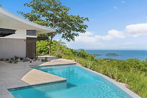 Luxurious Ultramodern Property with Private Suites, Infinity Pool, and
