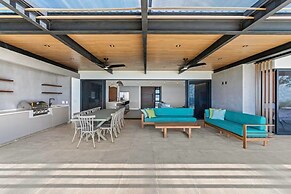 Luxurious Ultramodern Property with Private Suites, Infinity Pool, and