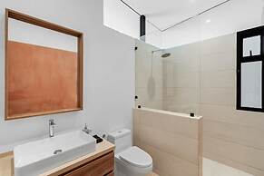 Luxurious Ultramodern Property with Private Suites, Infinity Pool, and