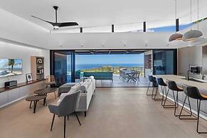 Luxurious Ultramodern Property with Private Suites, Infinity Pool, and