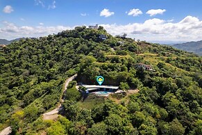 Luxurious Ultramodern Property with Private Suites, Infinity Pool, and