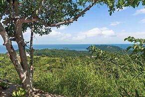 Luxurious Ultramodern Property with Private Suites, Infinity Pool, and
