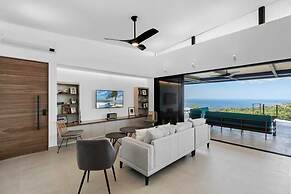 Luxurious Ultramodern Property with Private Suites, Infinity Pool, and